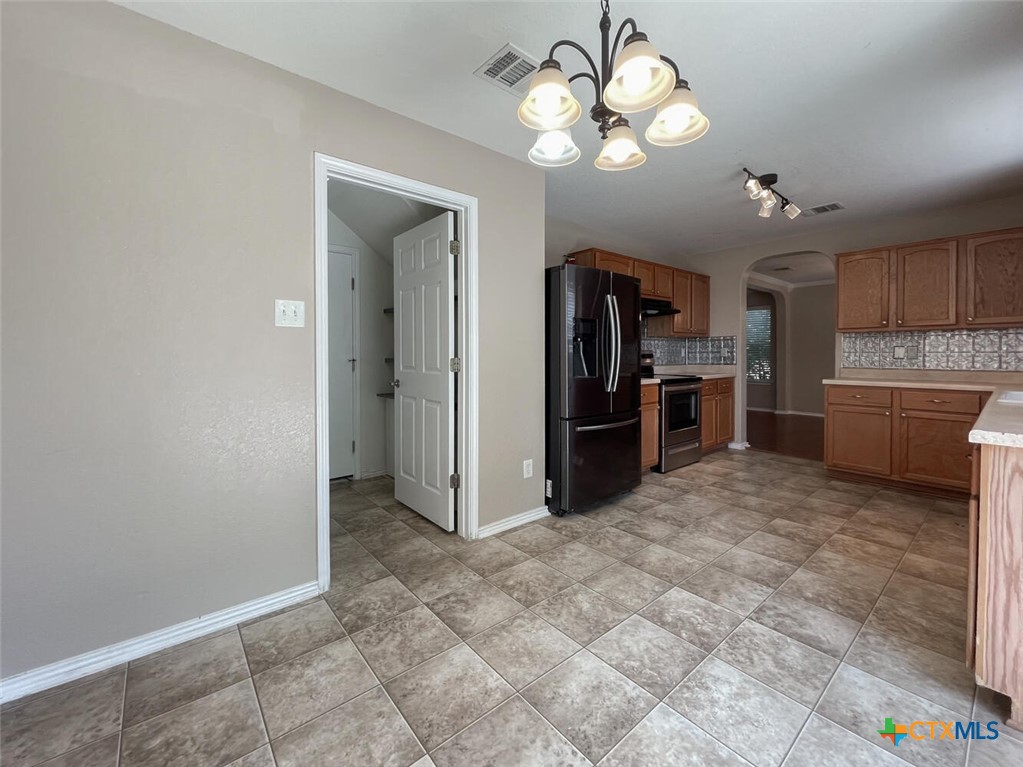2237 Stoneleigh Drive Property Photo 10
