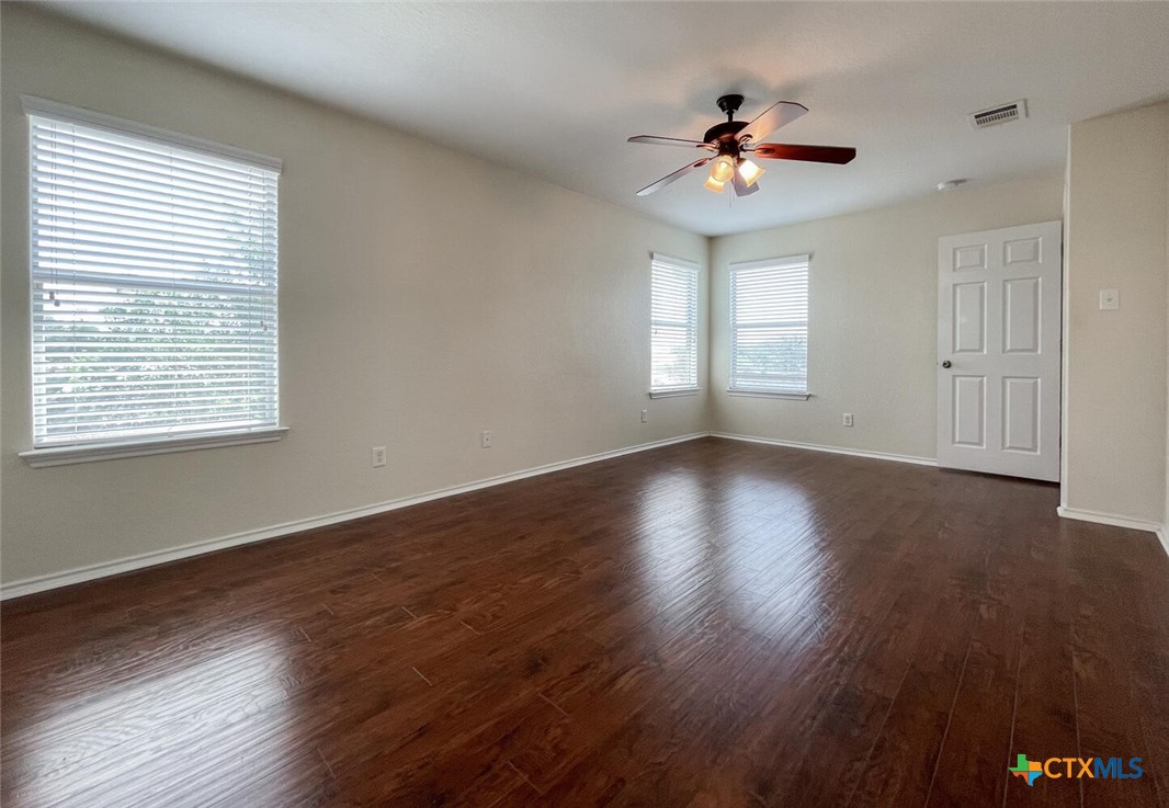 2237 Stoneleigh Drive Property Photo 12