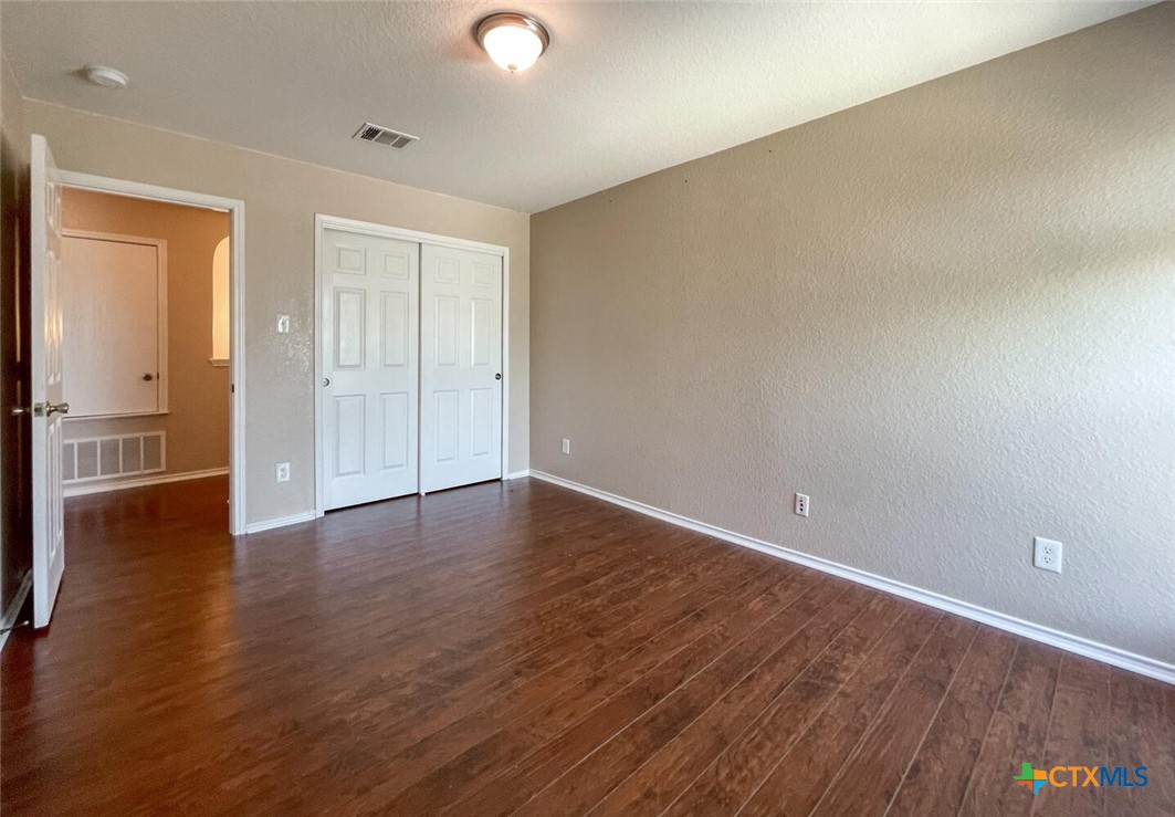 2237 Stoneleigh Drive Property Photo 18