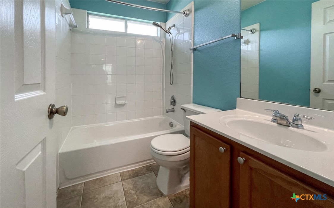 2237 Stoneleigh Drive Property Photo 19