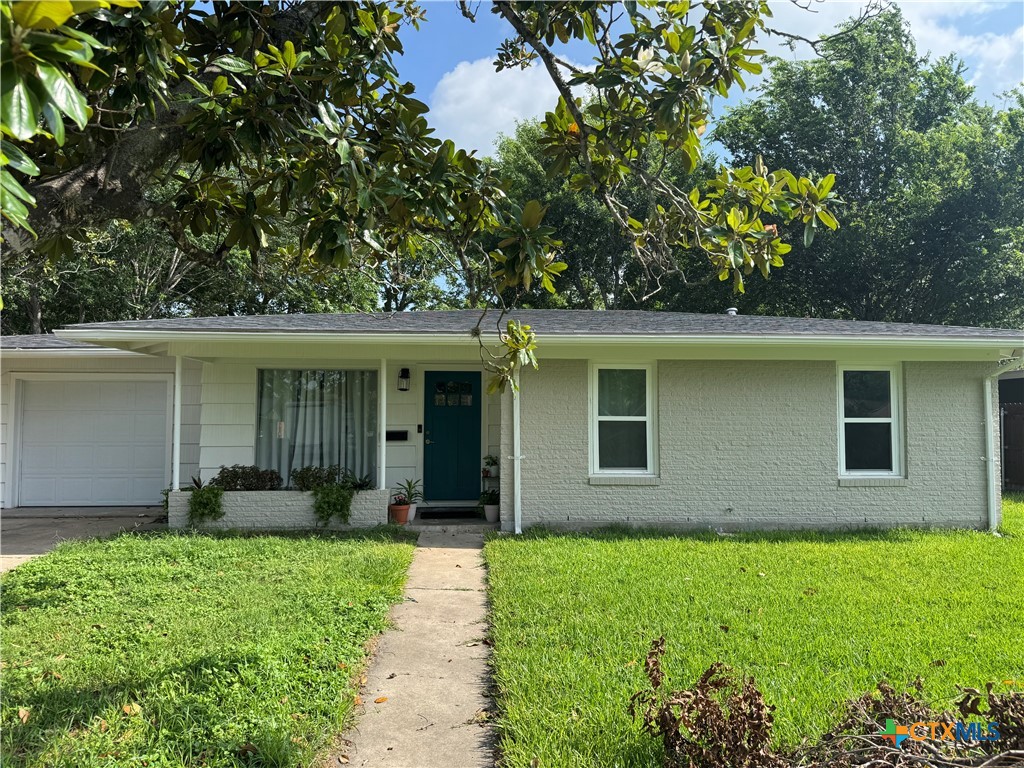 2304 E Mistletoe Avenue Property Photo 1