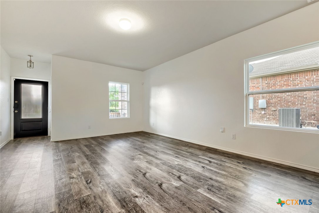 1818 Strawberry Field Property Photo 4