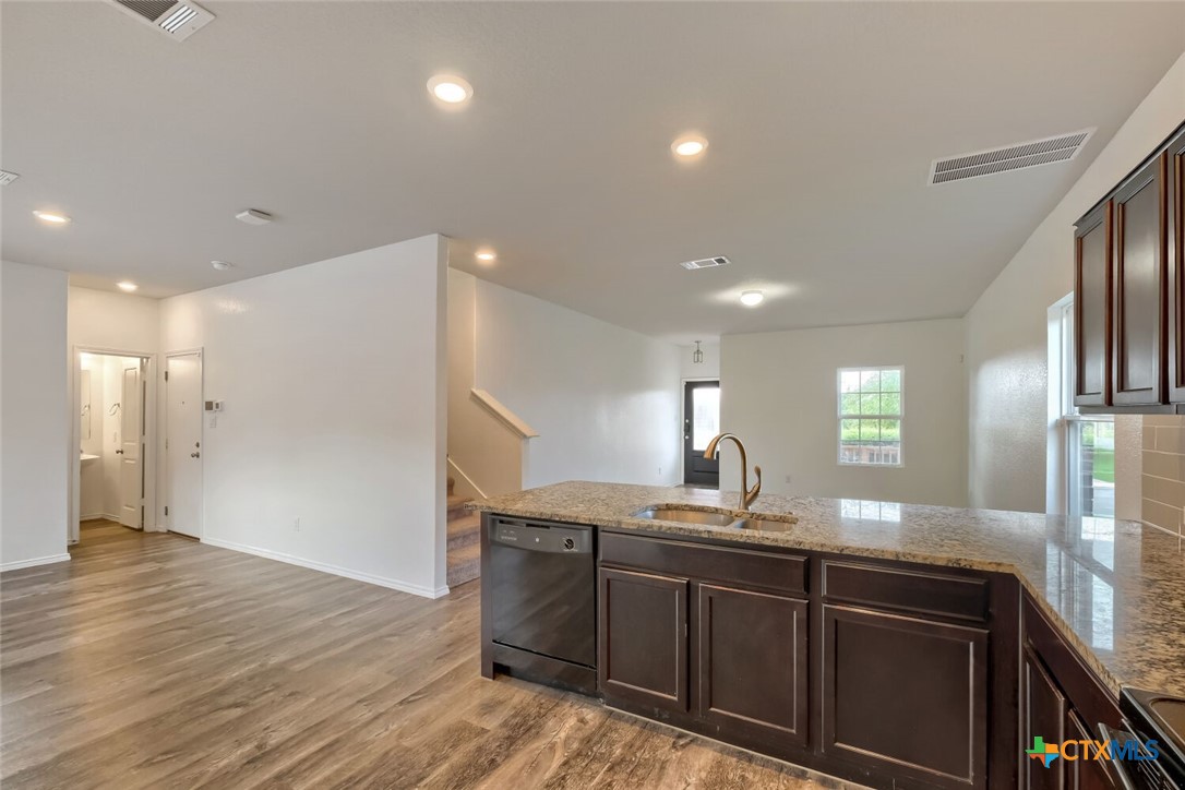 1818 Strawberry Field Property Photo 6