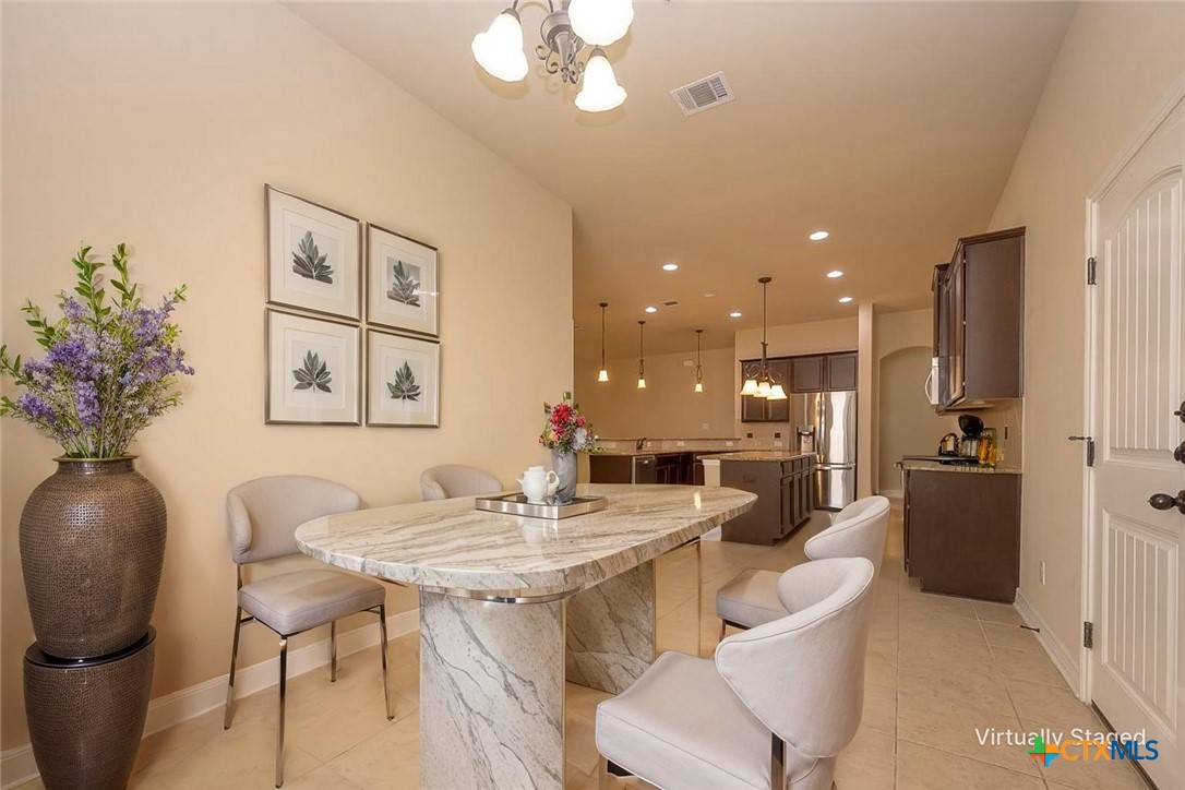 811 Cathedral Court Property Photo 6