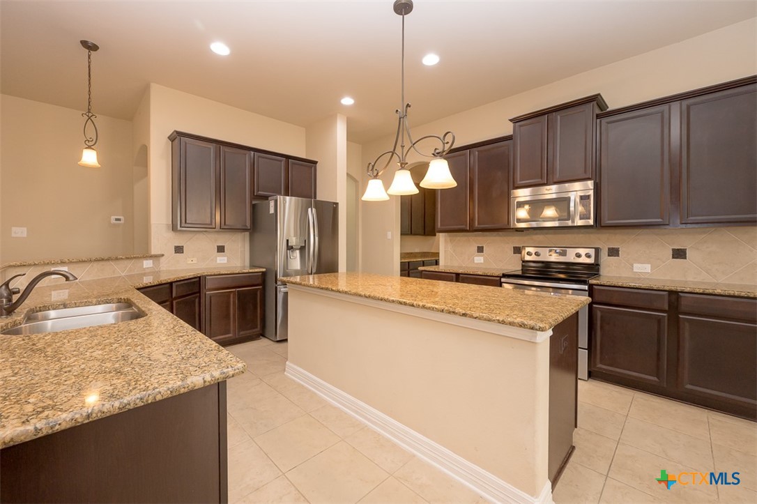 811 Cathedral Court Property Photo 25