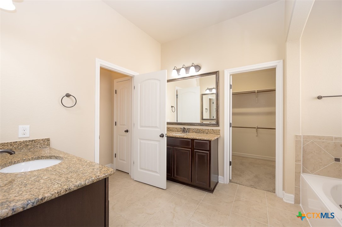 811 Cathedral Court Property Photo 37