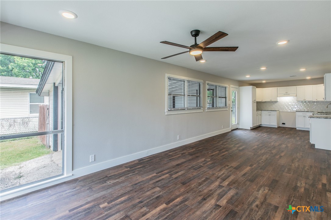2529 Powell Drive Property Photo 2