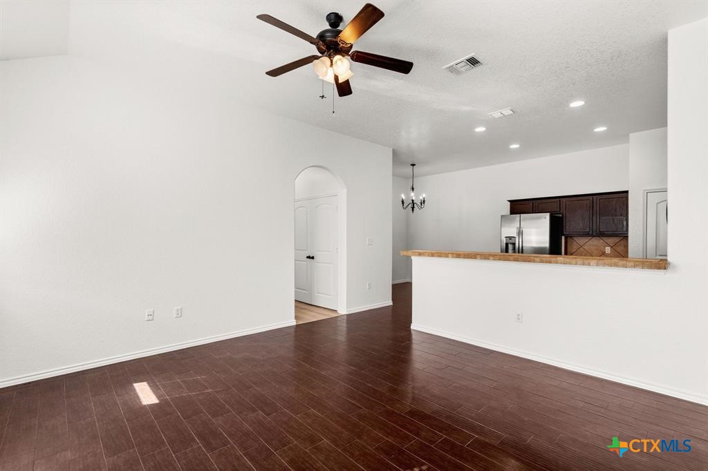 586 Creekside Circle Property Photo 2