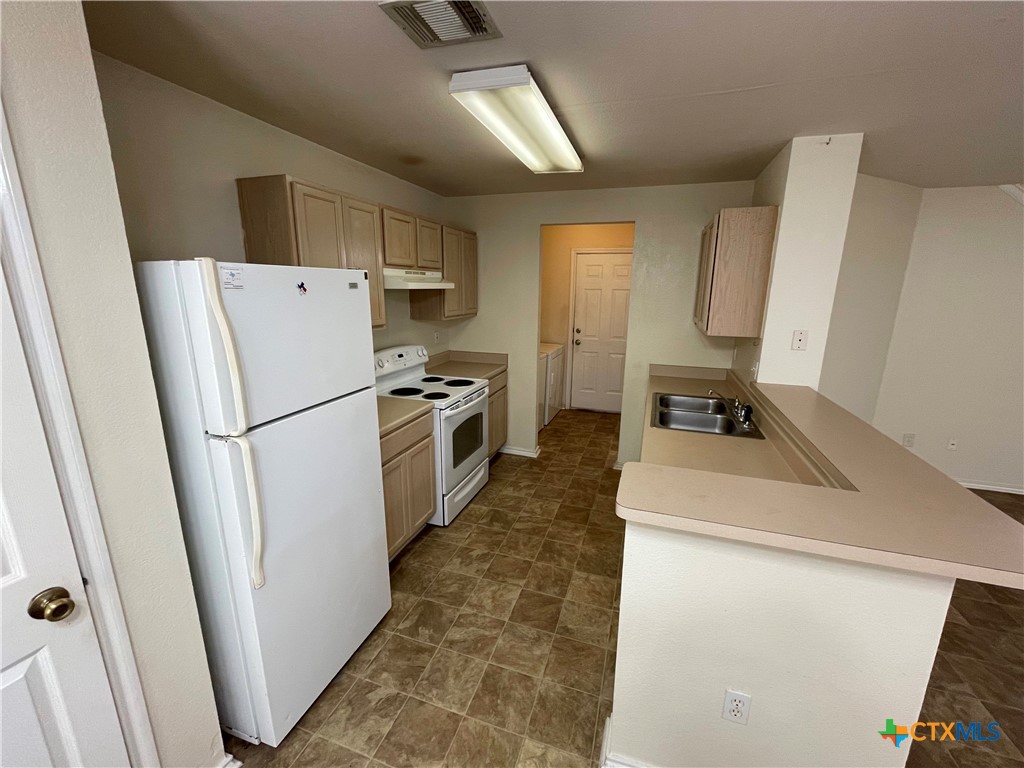 933 Sagewood Property Photo 4