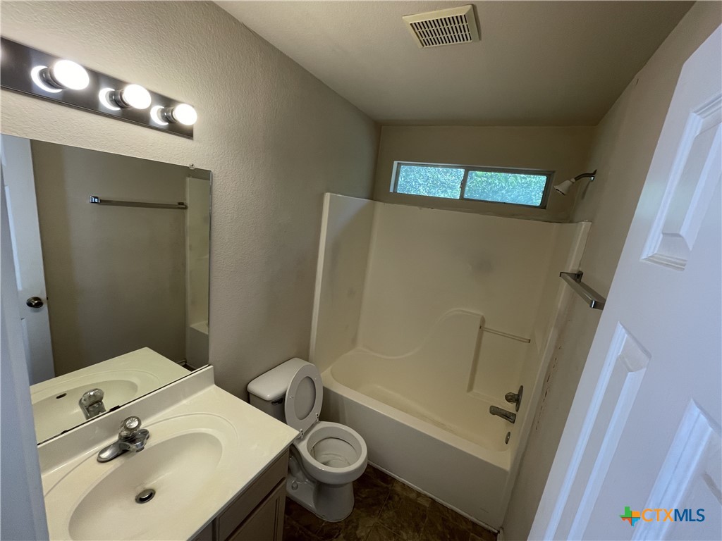 933 Sagewood Property Photo 9