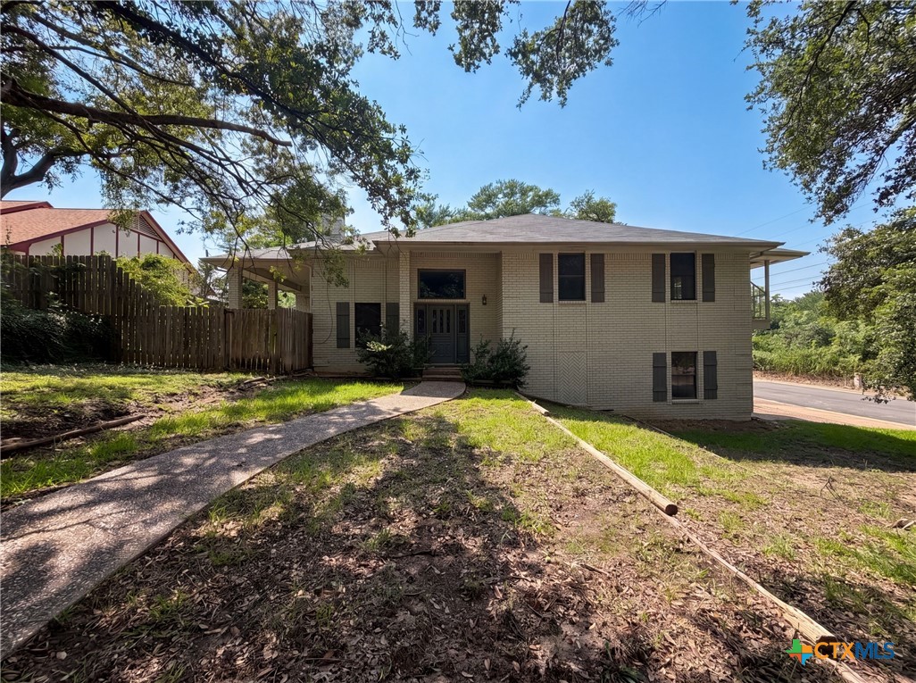 3504 Victorian Drive Property Photo 1