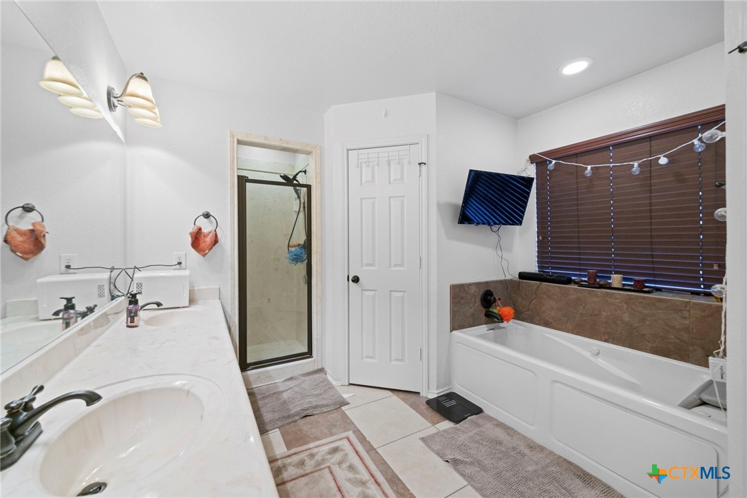 2402 Scott Drive Property Photo 5