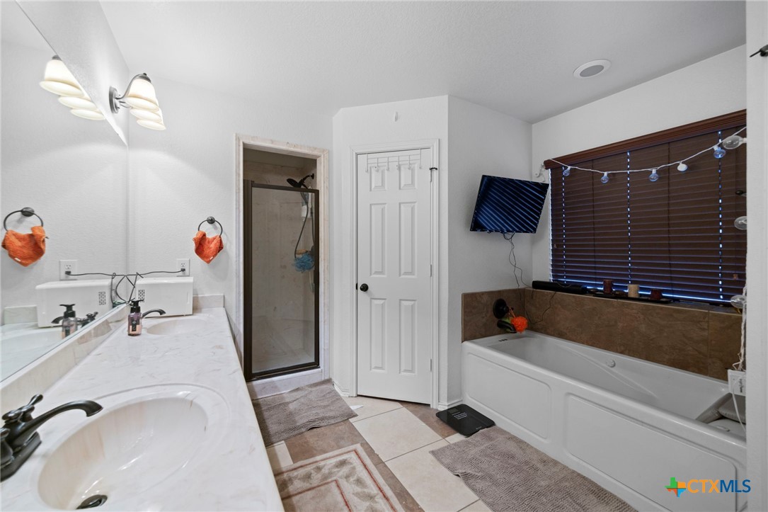 2402 Scott Drive Property Photo 6
