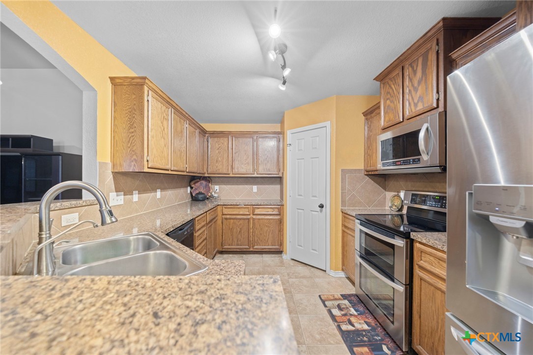 2402 Scott Drive Property Photo 9