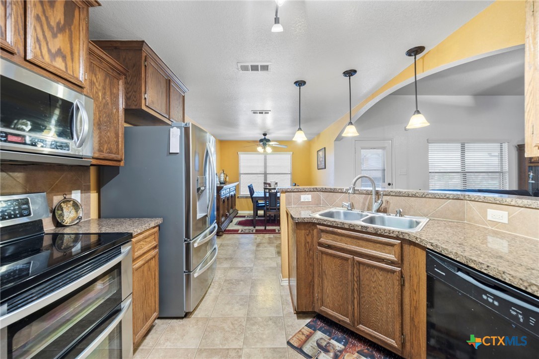 2402 Scott Drive Property Photo 12