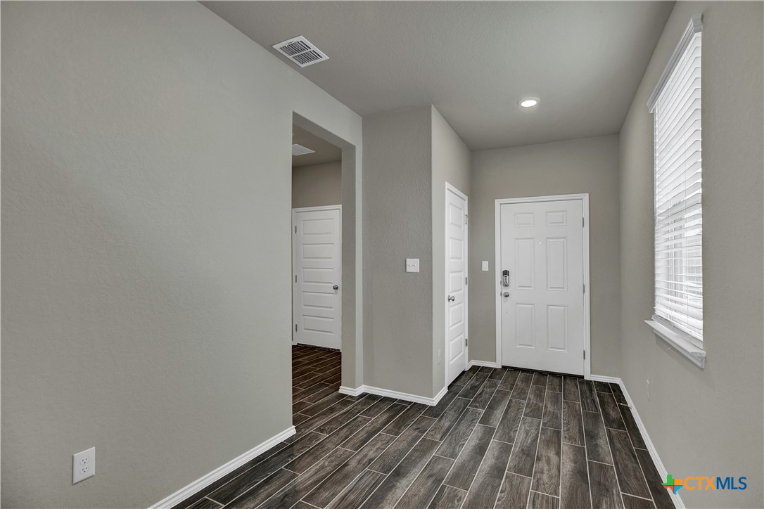 267 Kinsley Way Property Photo 4