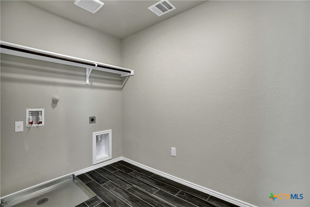 267 Kinsley Way Property Photo 23