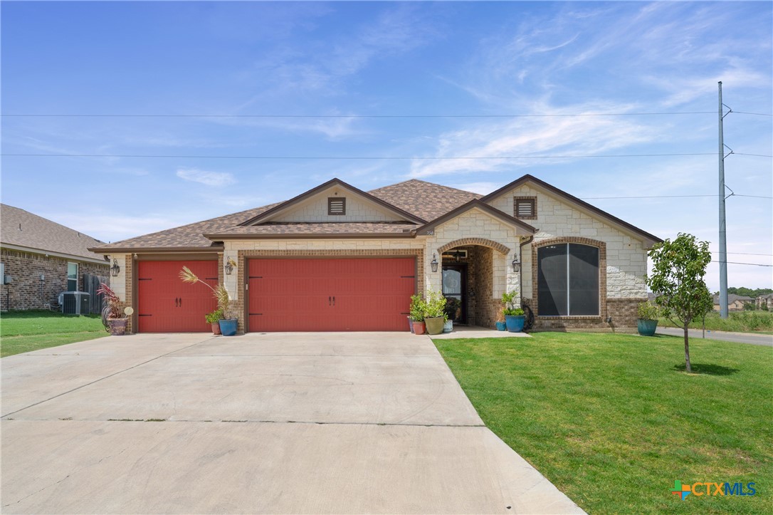 704 Ridgeview Drive Property Photo 1