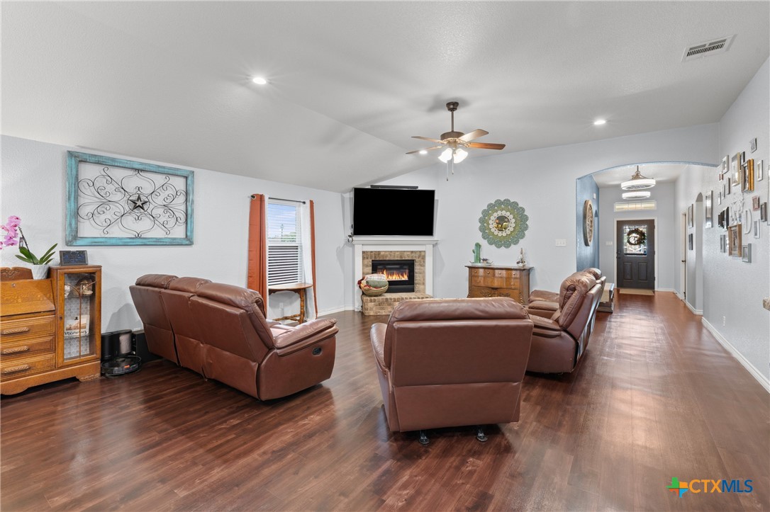 704 Ridgeview Drive Property Photo 8