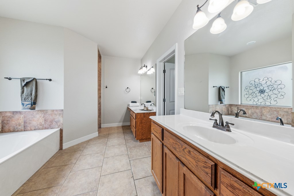 1211 Mossy Hollow Drive Property Photo 15
