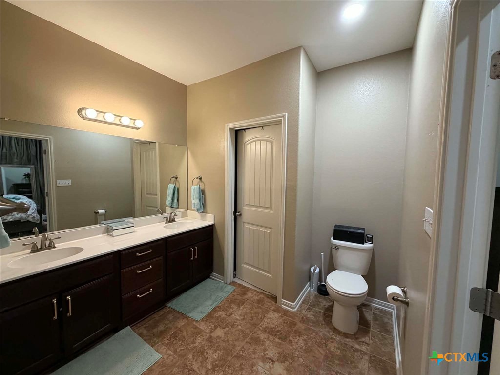 210 Cobble Stone Court Property Photo 19