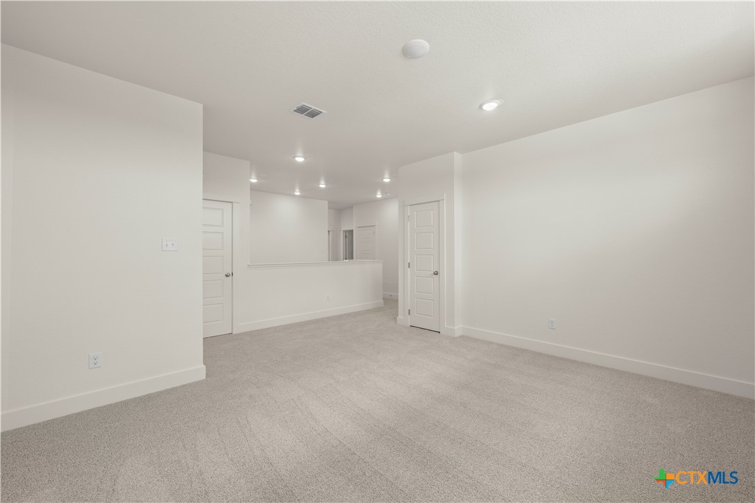 401 Mustang Loop Property Photo 32