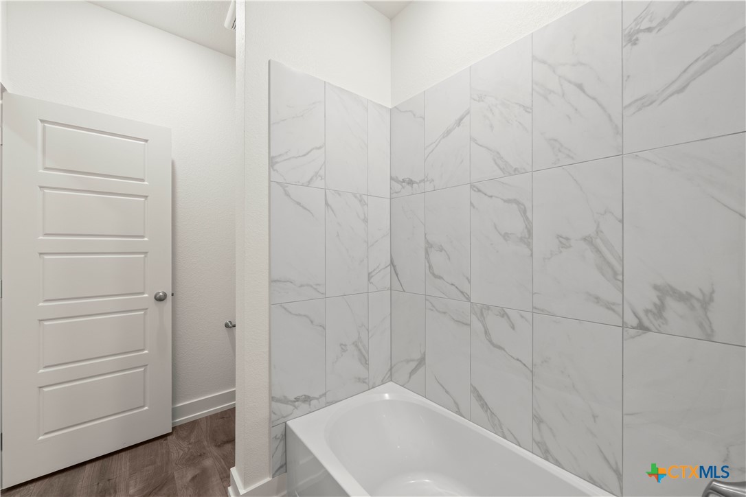 401 Mustang Loop Property Photo 40