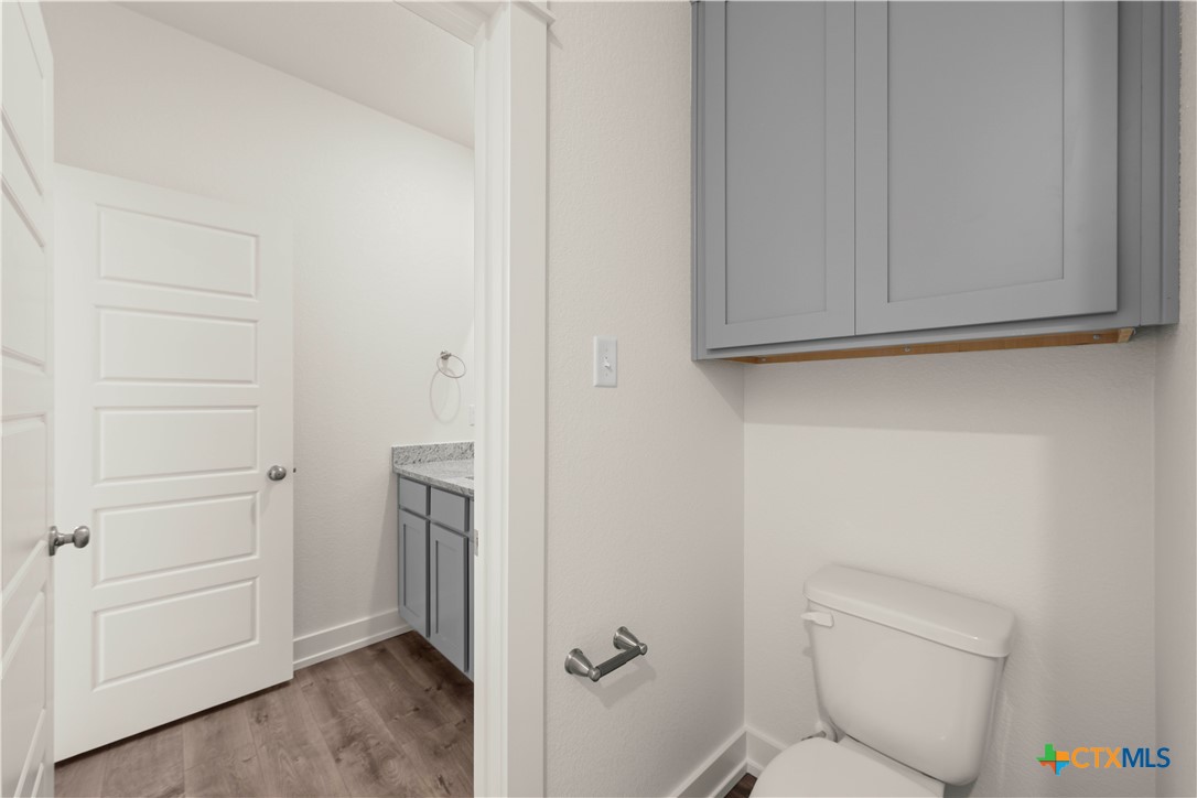 401 Mustang Loop Property Photo 46