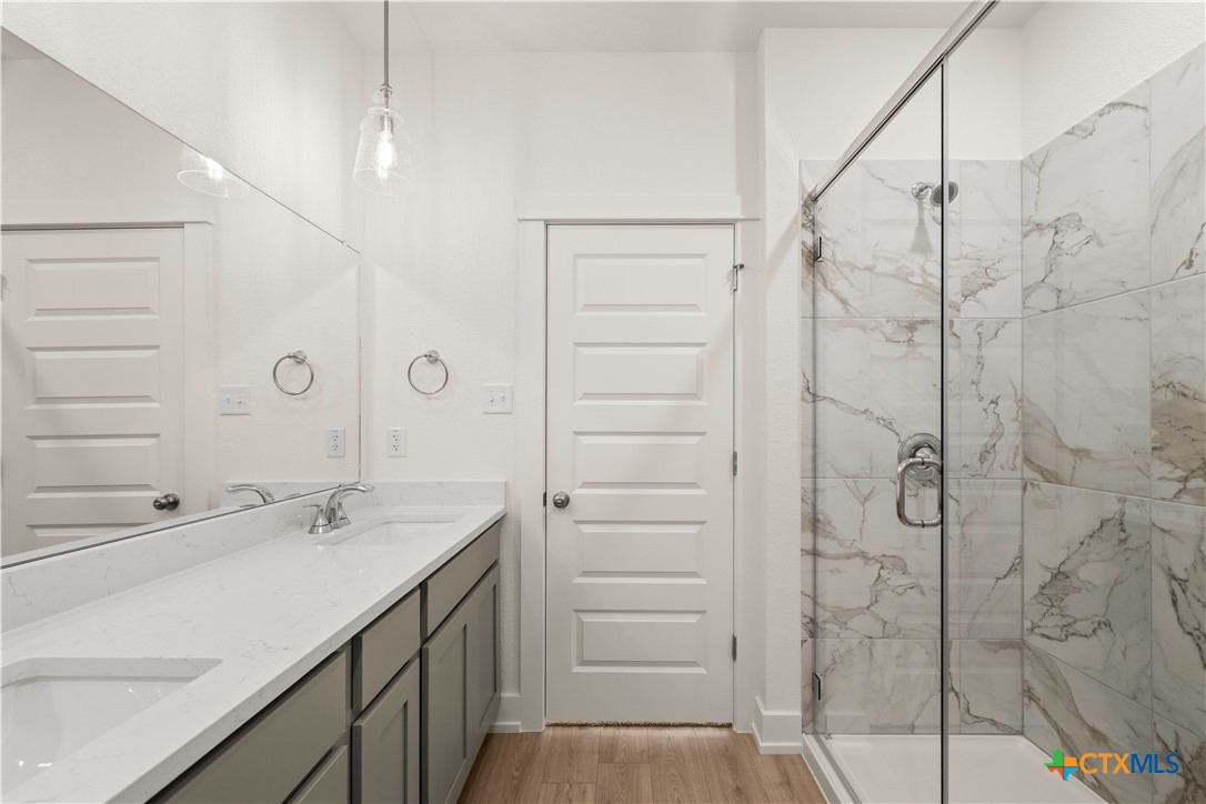 8725 Ponderosa Pine Road Property Photo 10