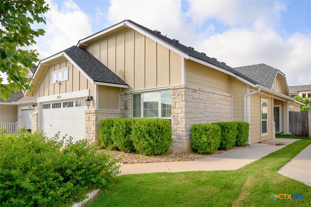7523 Buffalo Grass Drive Property Photo 1
