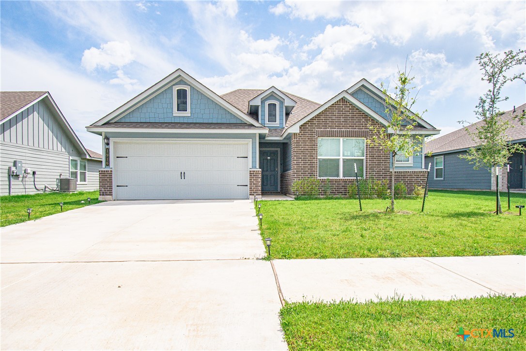 1916 Deodar Drive Property Photo 1