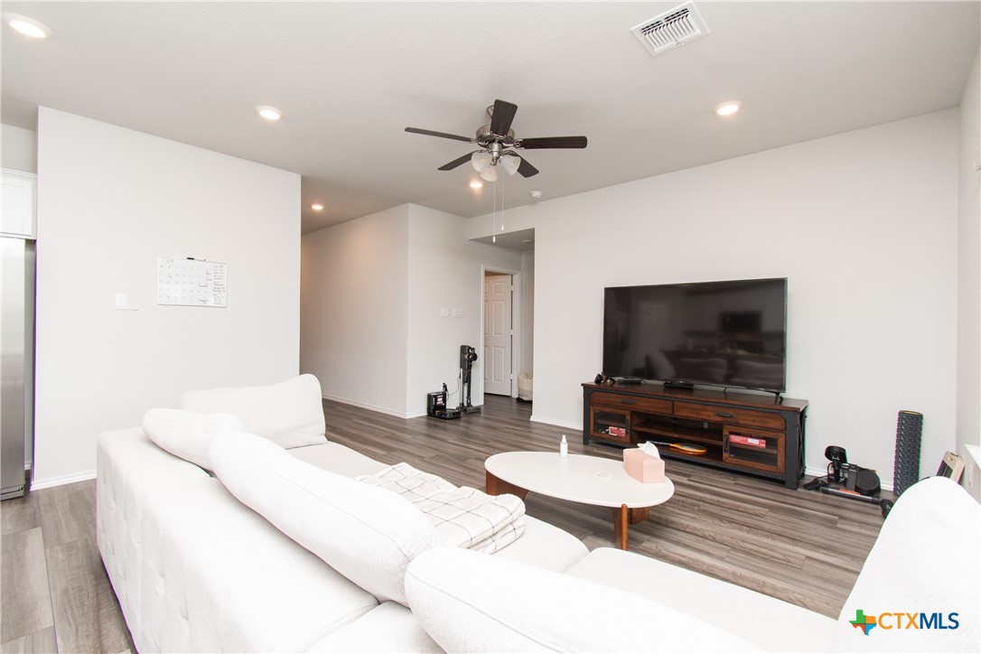 1916 Deodar Drive Property Photo 2