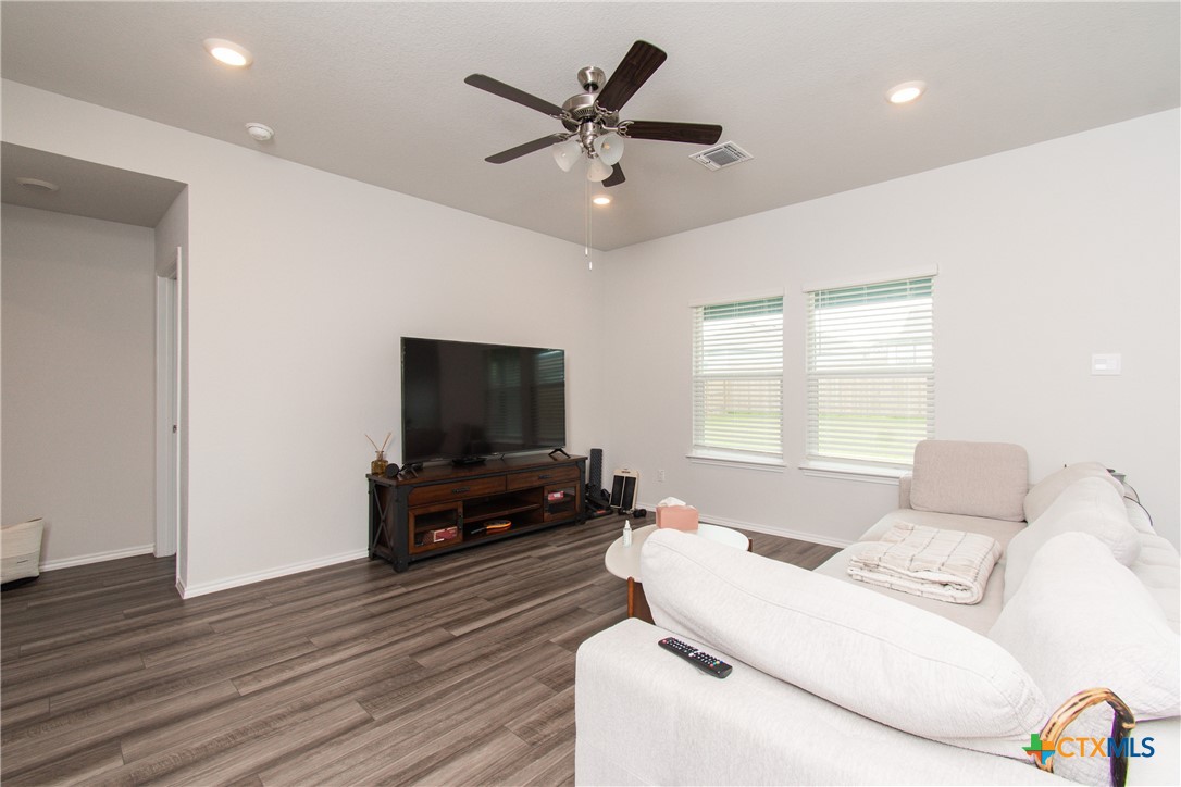 1916 Deodar Drive Property Photo 3