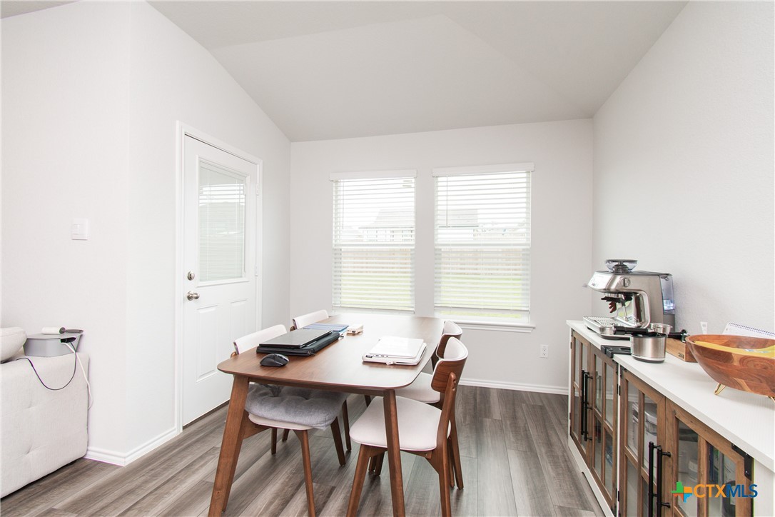 1916 Deodar Drive Property Photo 7