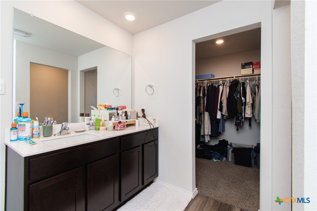 1916 Deodar Drive Property Photo 12