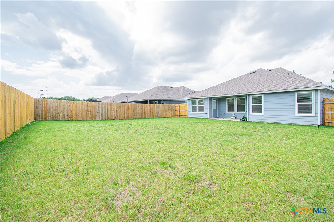 1916 Deodar Drive Property Photo 20