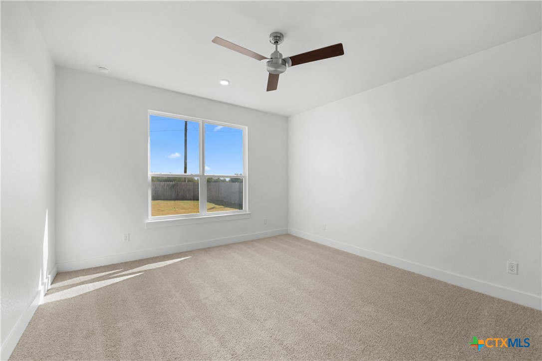 409 Mustang Loop Property Photo 9