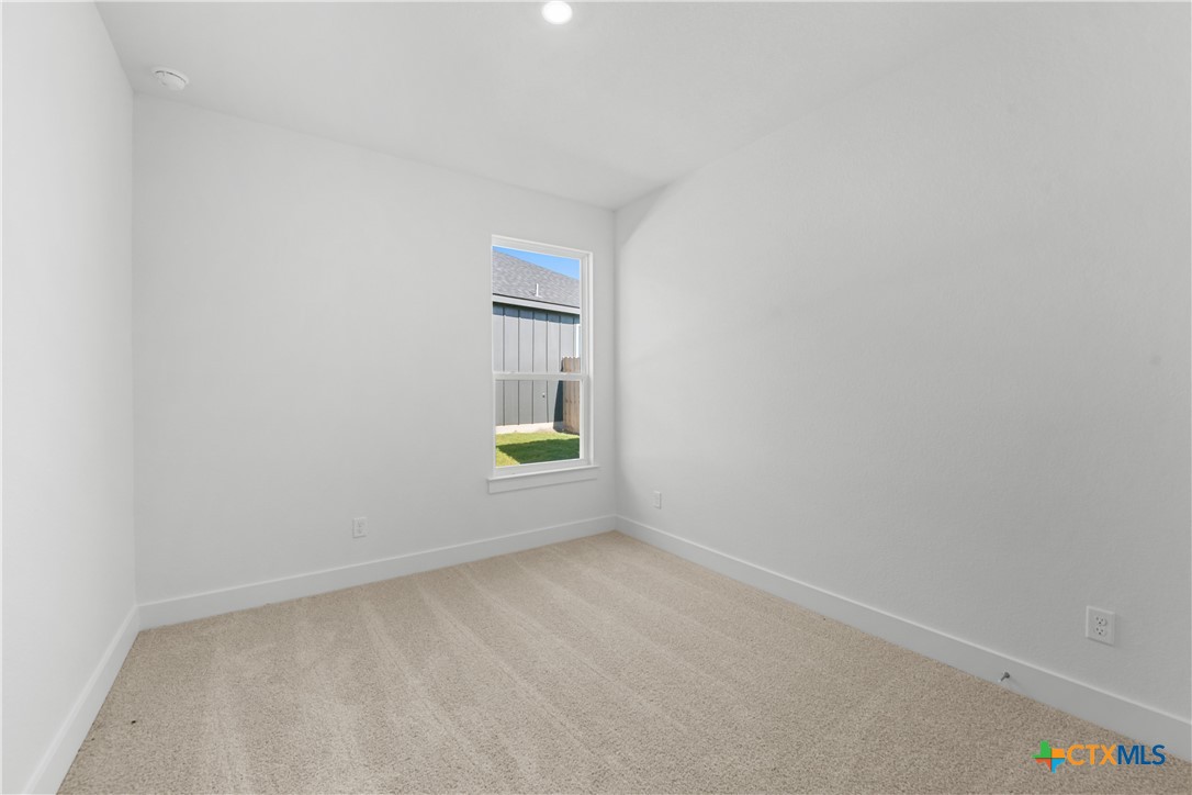 409 Mustang Loop Property Photo 13