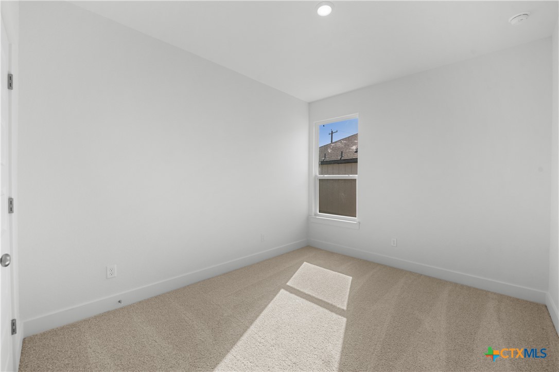 409 Mustang Loop Property Photo 16