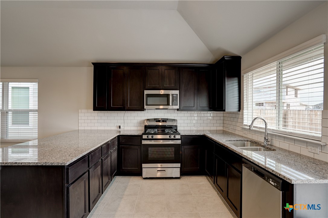171 White Dunes Drive Property Photo 13