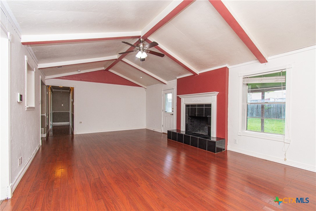 2001 Eisenhower Drive Property Photo 4