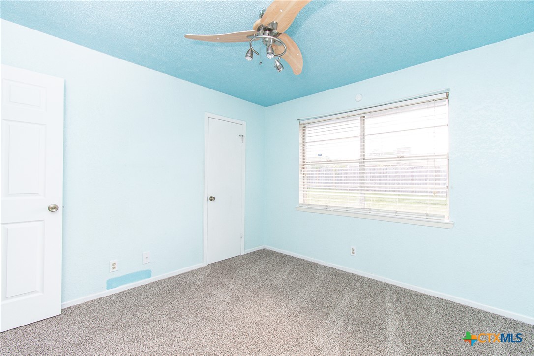2001 Eisenhower Drive Property Photo 8