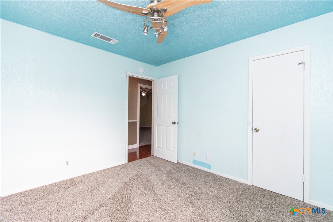 2001 Eisenhower Drive Property Photo 9