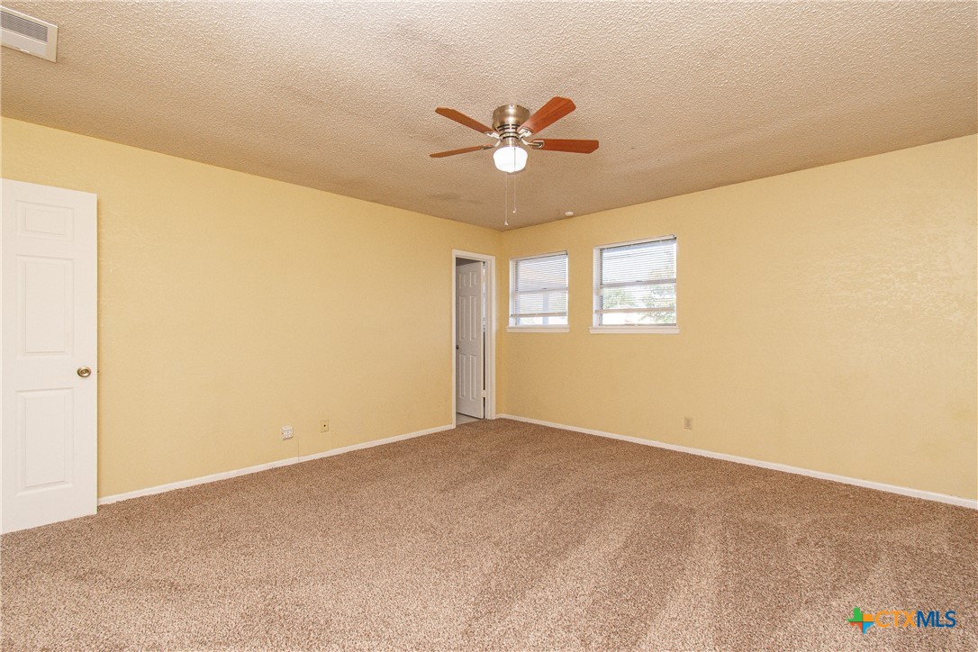 2001 Eisenhower Drive Property Photo 14