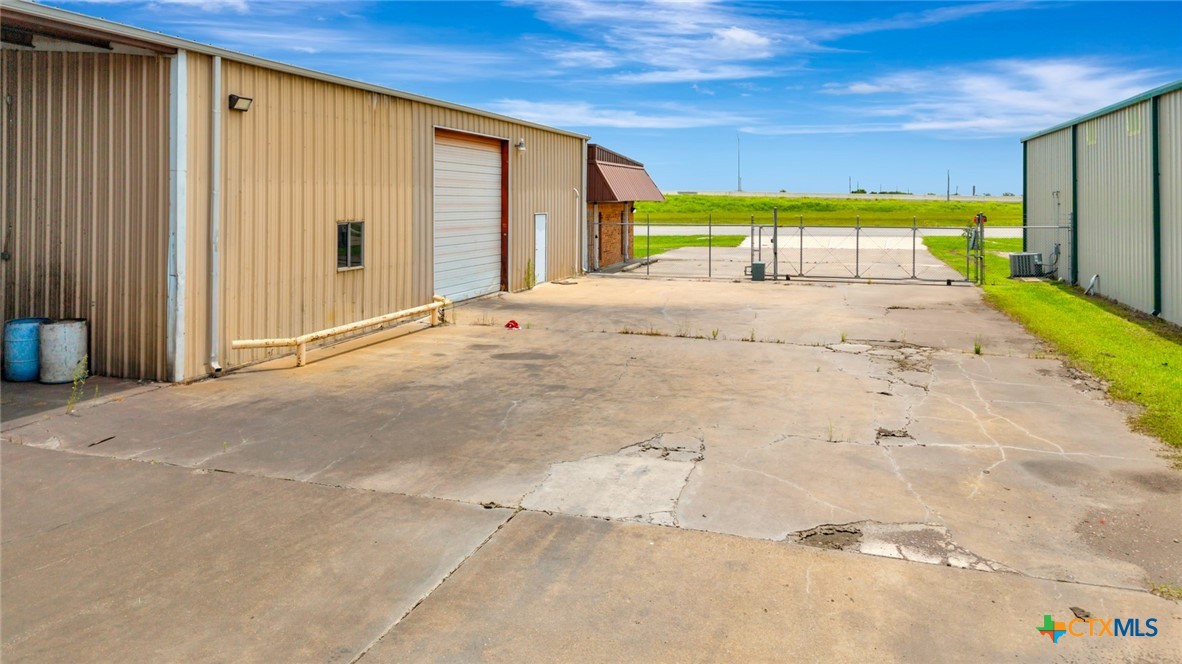 3305 Us Highway 59 Property Photo 6