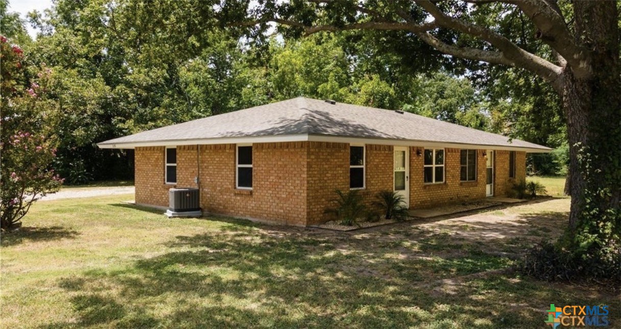 2109 W. Ave. B A Property Photo 4