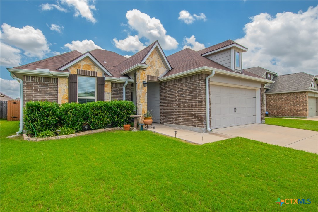 1223 Kiskadee Branch Drive Property Photo 1
