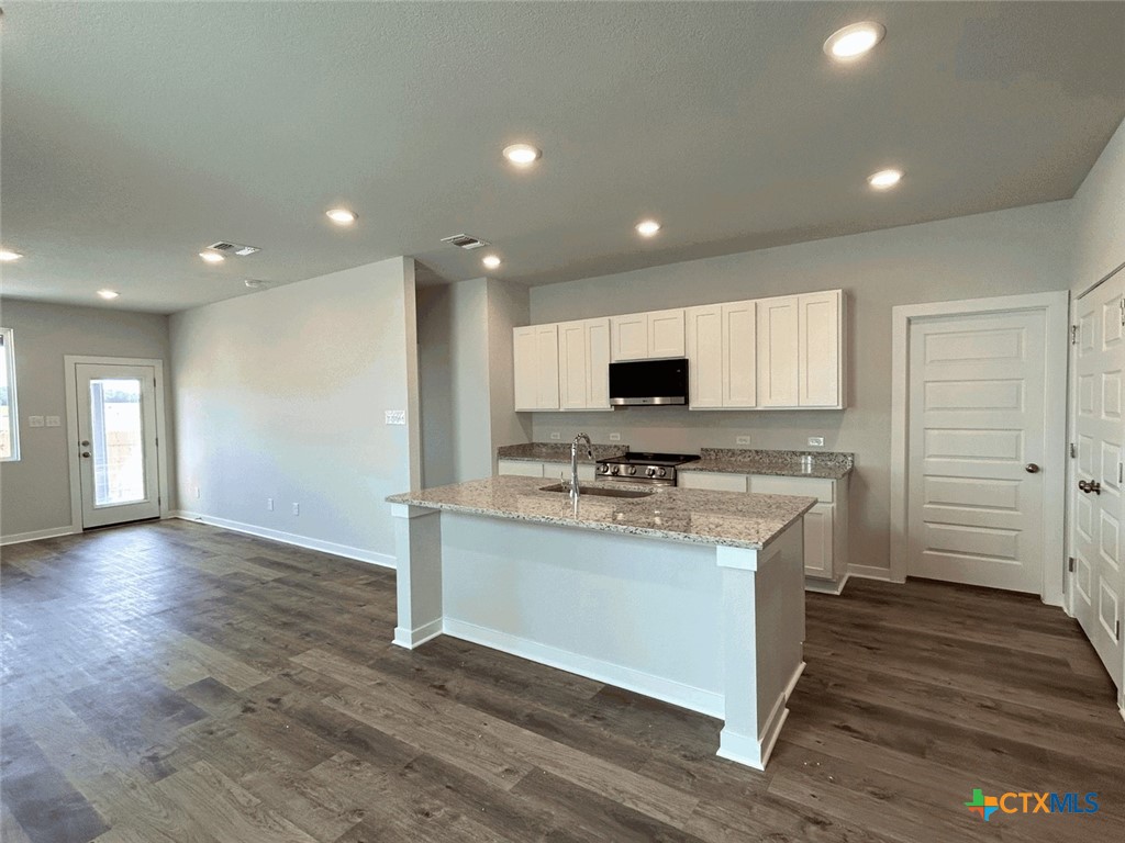 240 Firefox Way Property Photo 7
