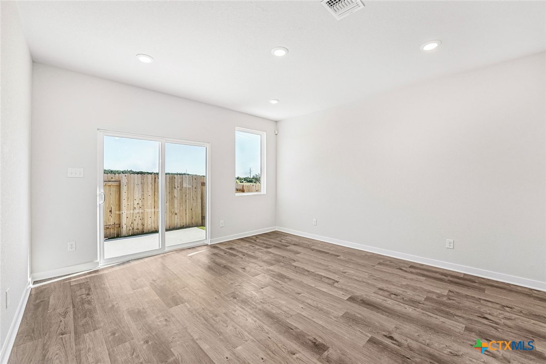 260 Firefox Way Property Photo 6