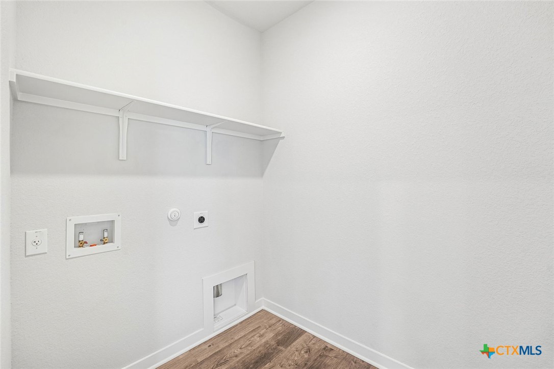 260 Firefox Way Property Photo 16